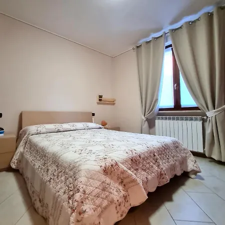 Shanti's Apartment-by Goccia Di Lago بادينغي سول غاردا