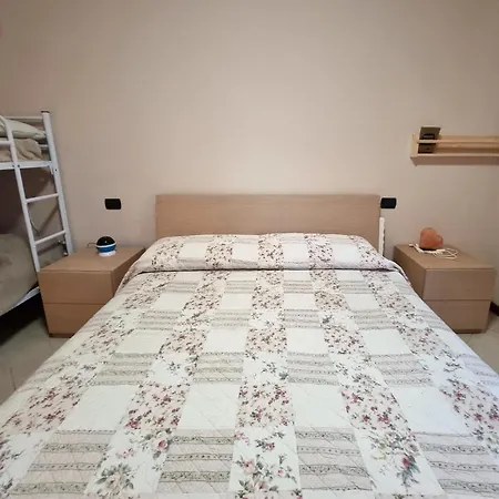 Shanti's Apartment-by Goccia Di Lago بادينغي سول غاردا